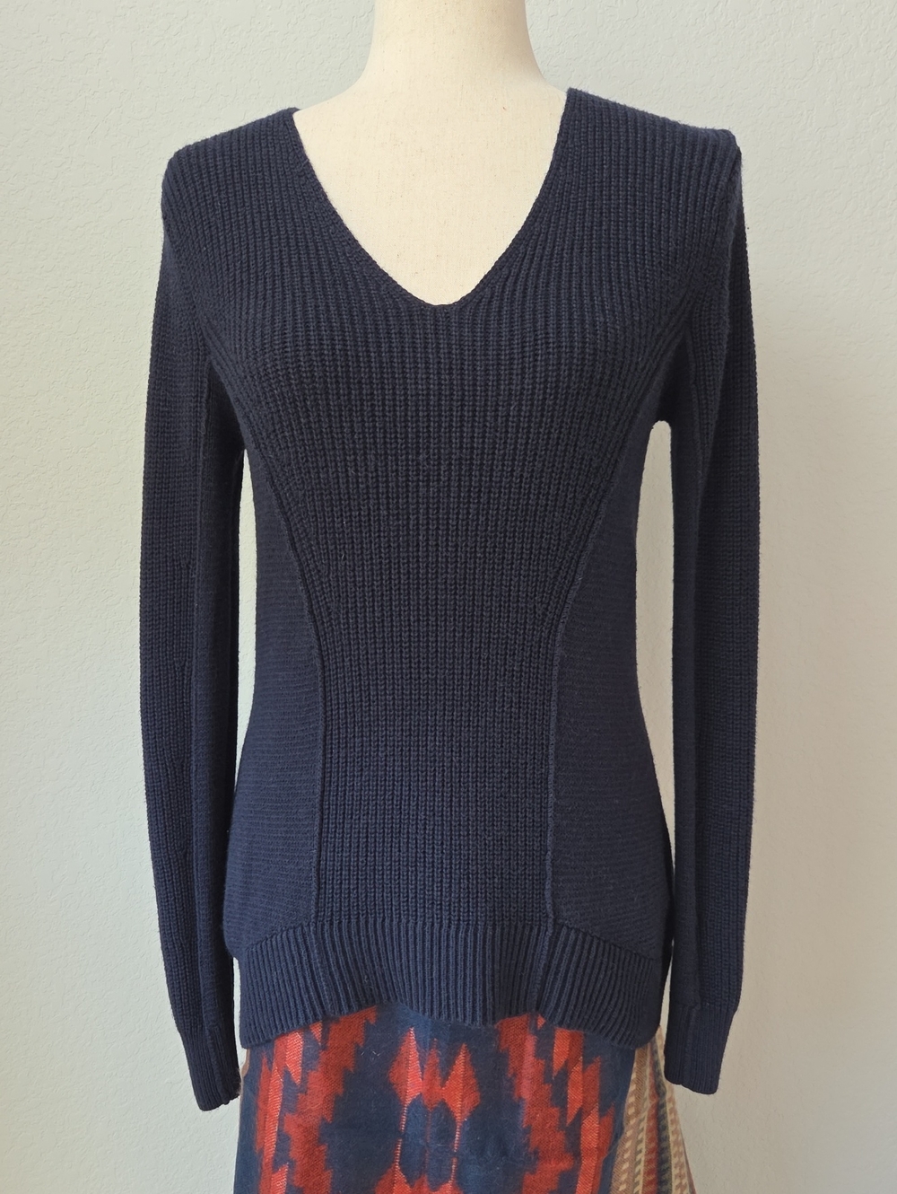Banana Republic Navy Blue Ribbed V-Neck Sweater 25% Merino Wool S Classic Knit